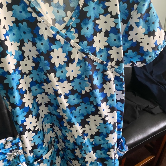 Scrub tops - Picture 5 of 14